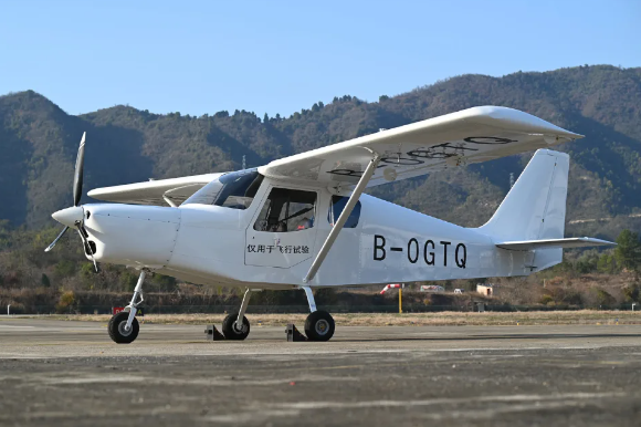 中國自主研製的 AG60E 電動飛機成功完成首飛