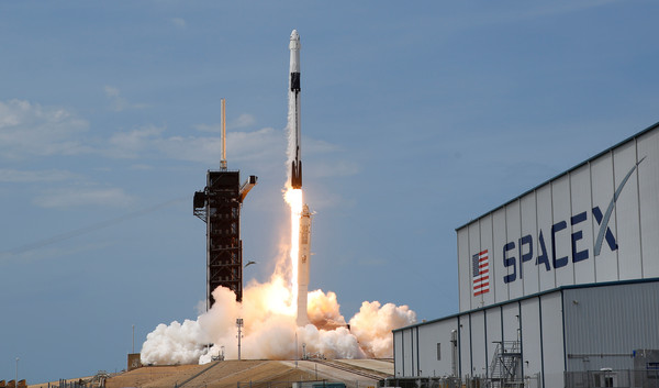 143顆衛星一次送上去！　SpaceX「共乘」任務刷新紀錄