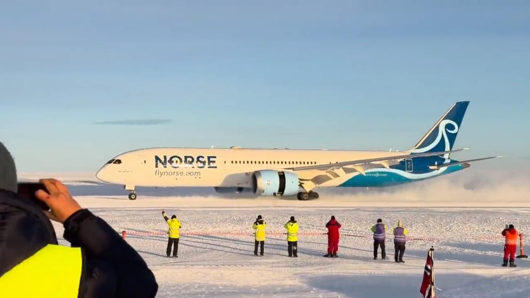 挪威大西洋航空波音787夢幻客機N0787號於15日降落南極，創下首架夢幻客機和最大機體降落南極等兩大里程碑。